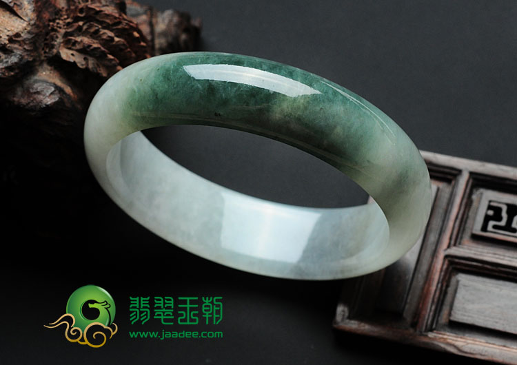 糯冰种蓝晴水缅甸翡翠手镯（56.2mm）
