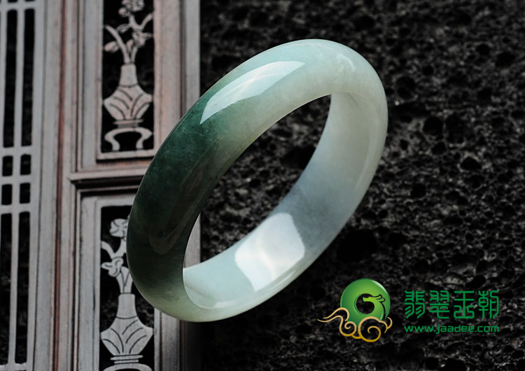 糯冰种蓝晴水缅甸翡翠手镯（56.2mm）