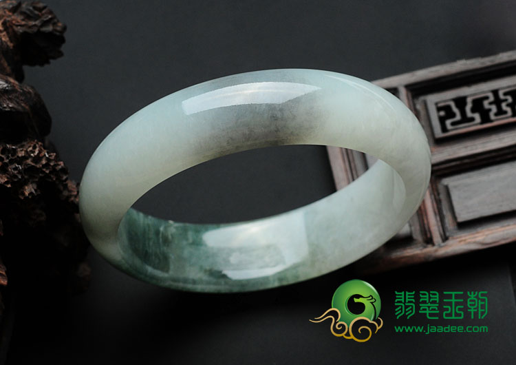 糯冰种蓝晴水缅甸翡翠手镯（56.2mm）