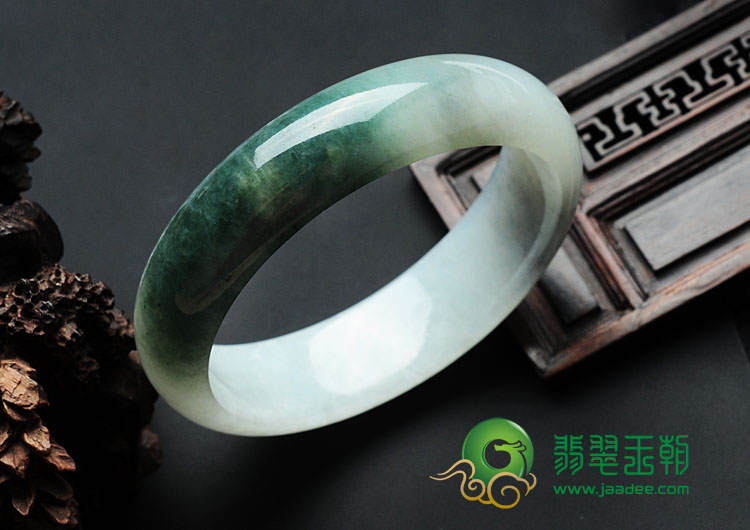 糯冰种蓝晴水缅甸翡翠手镯（56.2mm）