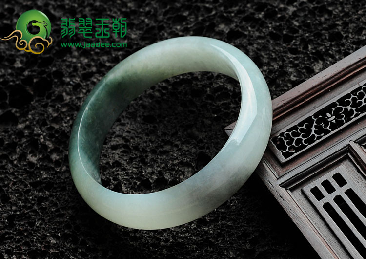 糯冰种蓝晴水缅甸翡翠手镯（56.2mm）
