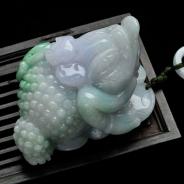 糯冰种春带彩缅甸翡翠金蟾送财手玩件