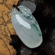 冰玻种飘花缅甸翡翠福瓜挂件