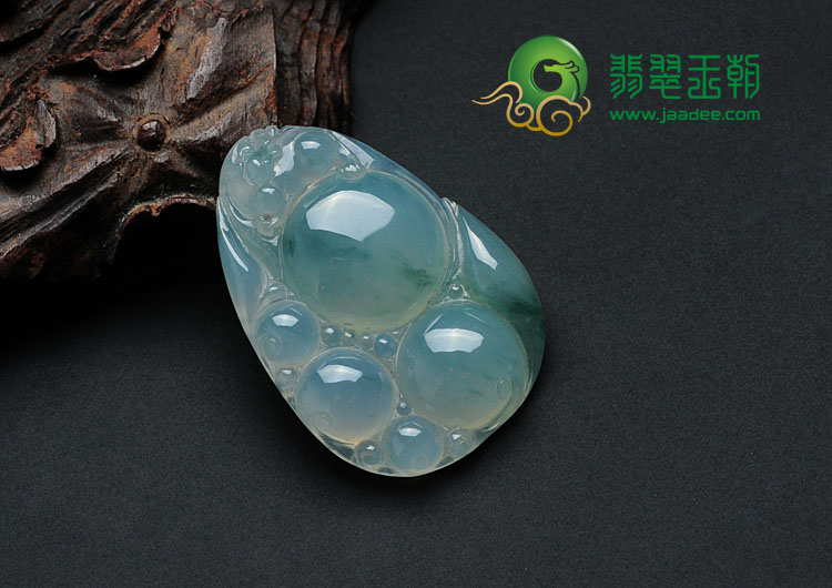 冰种飘花缅甸翡翠吐祥纳瑞挂件