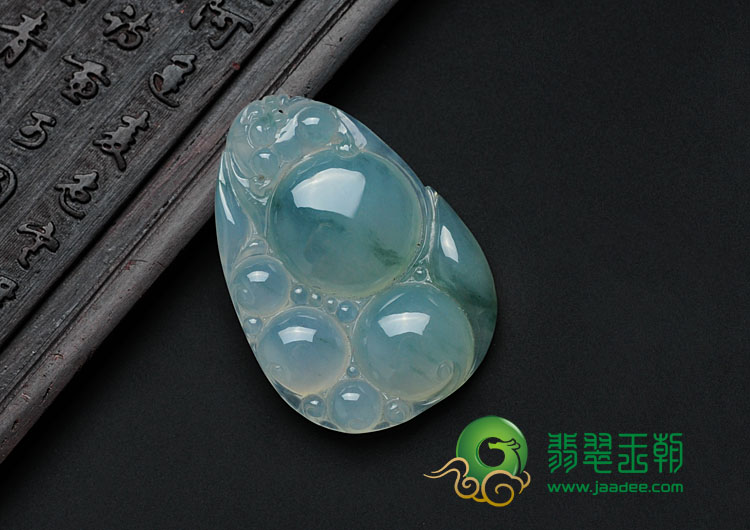 冰种飘花缅甸翡翠吐祥纳瑞挂件