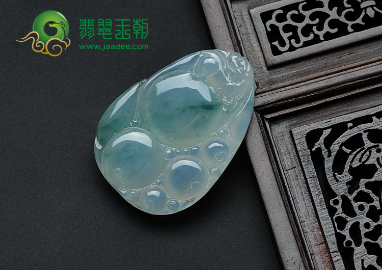 冰种飘花缅甸翡翠吐祥纳瑞挂件