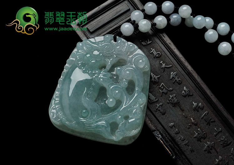 糯冰种晴水缅甸翡翠鱼龙挂件