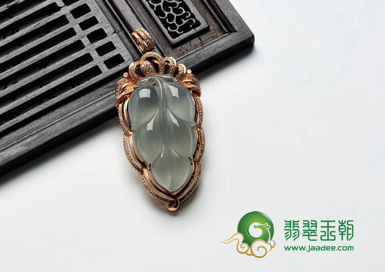 冰种缅甸翡翠镶玫瑰金金枝玉叶胸坠（真钻）