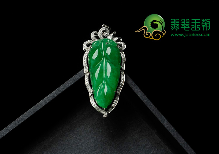 糯冰种阳绿满绿缅甸翡翠镶白金金枝玉叶胸坠（真钻）