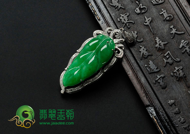 糯冰种阳绿满绿缅甸翡翠镶白金金枝玉叶胸坠（真钻）