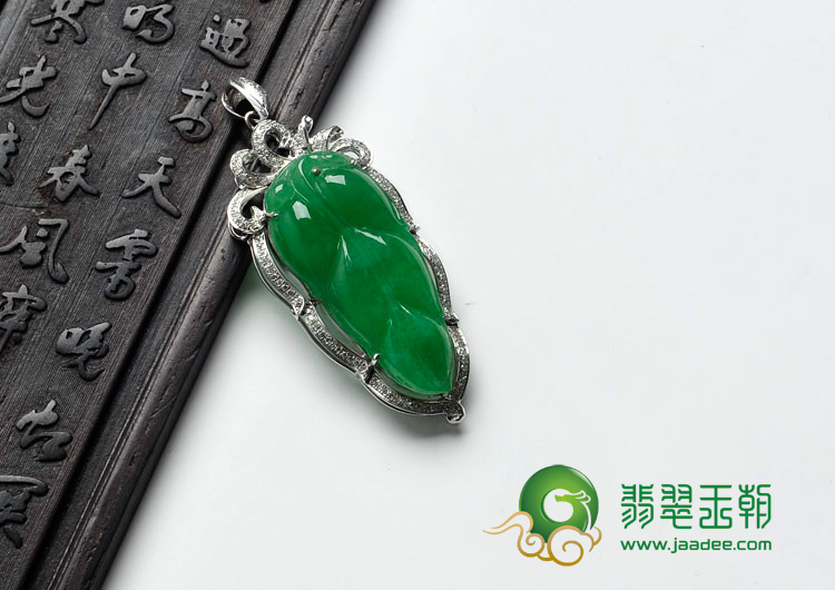 糯冰种阳绿满绿缅甸翡翠镶白金金枝玉叶胸坠（真钻）