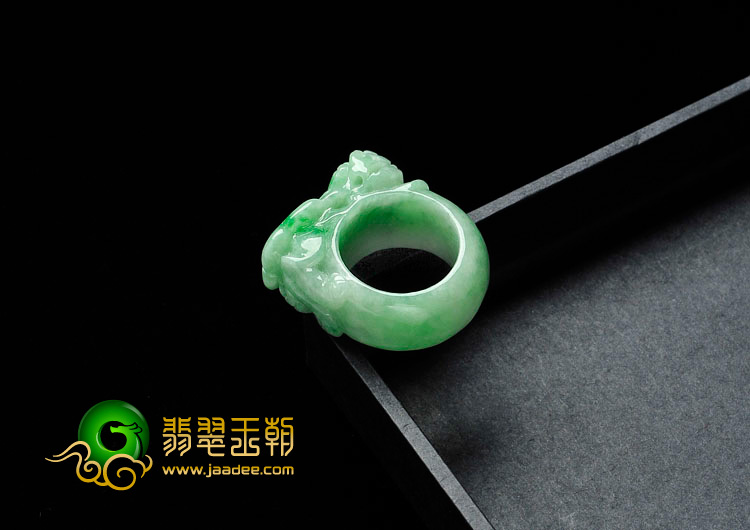 细糯种豆色缅甸翡翠招财貔貅指环