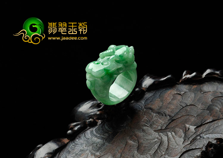 细糯种豆色缅甸翡翠招财貔貅指环