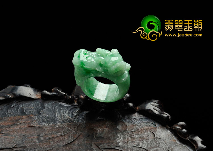 细糯种豆色缅甸翡翠招财貔貅指环