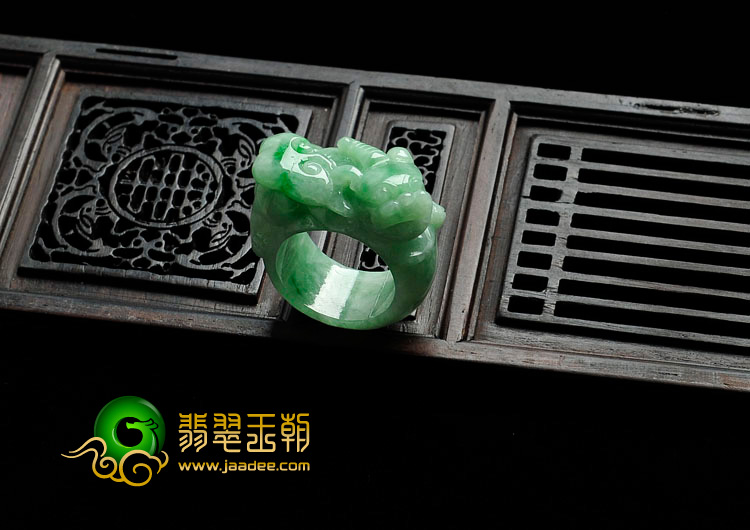 细糯种豆色缅甸翡翠招财貔貅指环