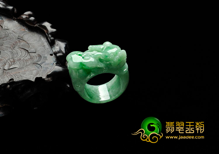 细糯种豆色缅甸翡翠招财貔貅指环