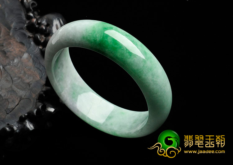 糯冰种翠色缅甸翡翠手镯（60.2mm）