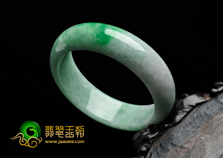 糯冰种翠色缅甸翡翠手镯（60.2mm）