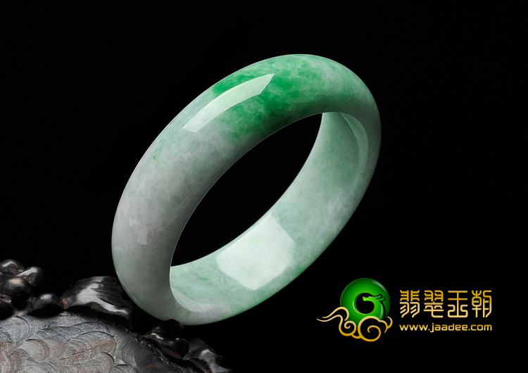 糯冰种翠色缅甸翡翠手镯（60.2mm）