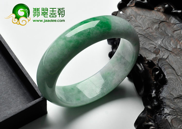 糯冰种翠色缅甸翡翠手镯（60.2mm）