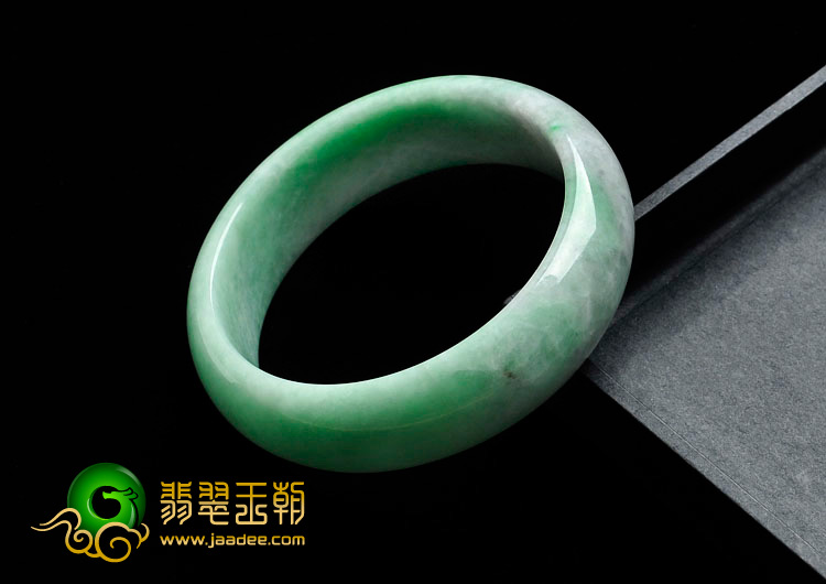 糯冰种翠色缅甸翡翠手镯（60.2mm）