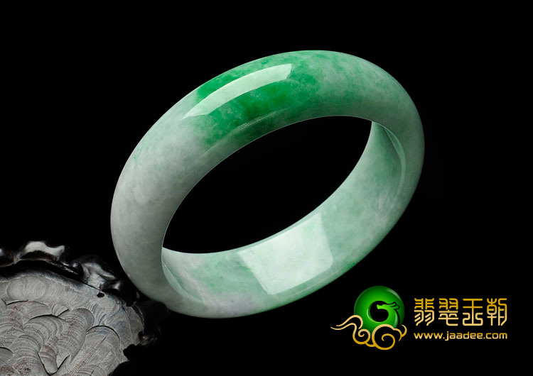 糯冰种翠色缅甸翡翠手镯（一对）