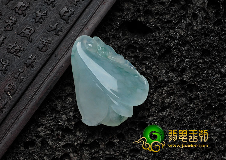 糯冰种飘花缅甸翡翠玉兰花挂件