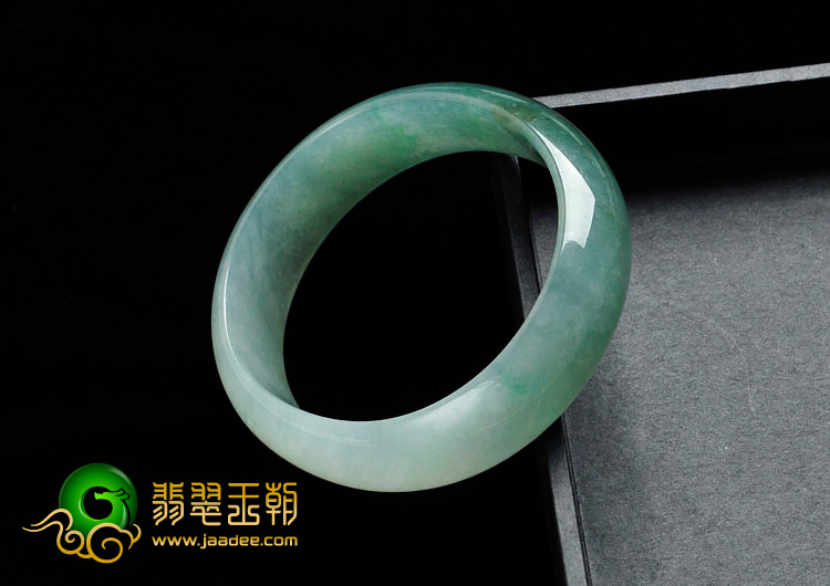 冰种晴水缅甸翡翠贵妃镯（56.1mm-49.6mm）