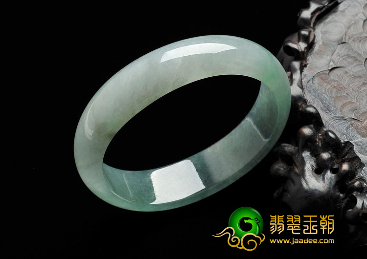 冰种晴水缅甸翡翠贵妃镯（56.1mm-49.6mm）