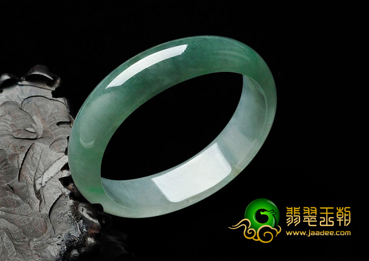 冰种晴水缅甸翡翠贵妃镯（56.1mm-49.6mm）