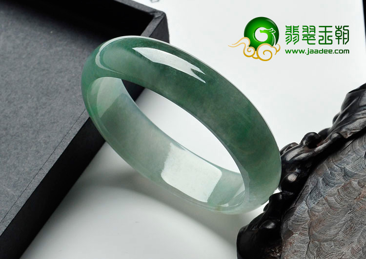 冰种晴水缅甸翡翠贵妃镯（56.1mm-49.6mm）