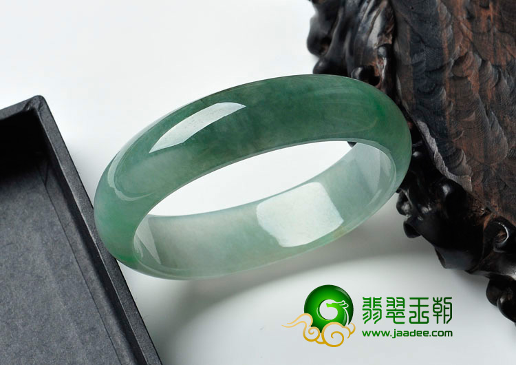 冰种晴水缅甸翡翠贵妃镯（56.1mm-49.6mm）