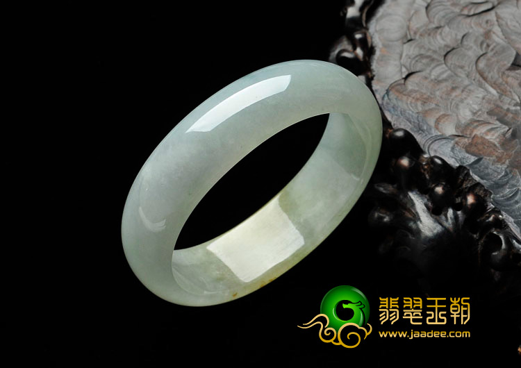 糯冰种黄翡缅甸翡翠贵妃镯（55.1mm-46.6mm）