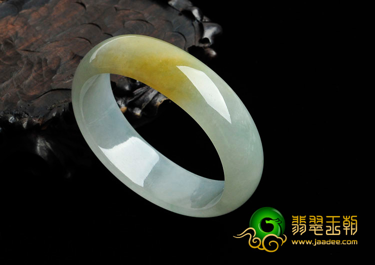 糯冰种黄翡缅甸翡翠贵妃镯（55.1mm-46.6mm）
