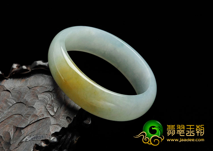 糯冰种黄翡缅甸翡翠贵妃镯（55.1mm-46.6mm）