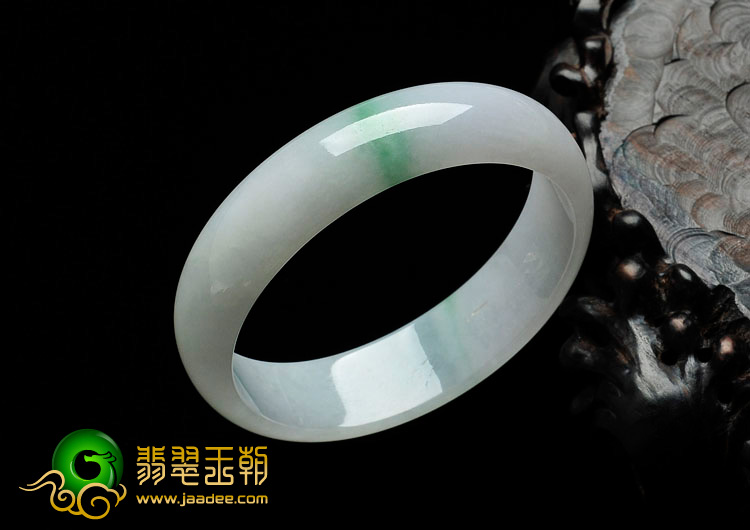 糯冰种飘翠缅甸翡翠贵妃镯（53.4mm-47.2mm）