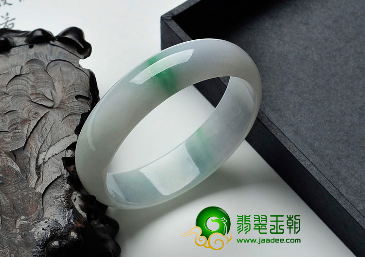 糯冰种飘翠缅甸翡翠贵妃镯（53.4mm-47.2mm）