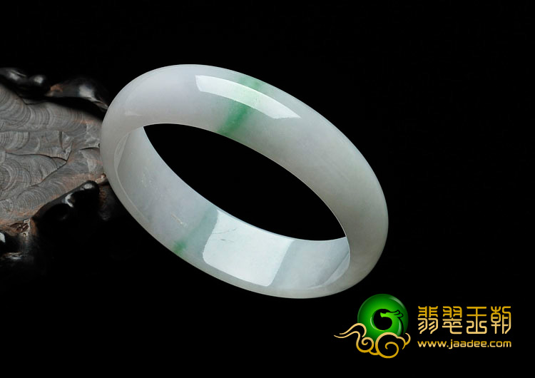 糯冰种飘翠缅甸翡翠贵妃镯（53.4mm-47.2mm）