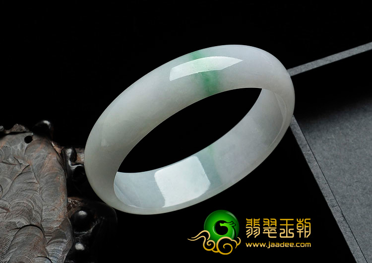 糯冰种飘翠缅甸翡翠贵妃镯（53.4mm-47.2mm）