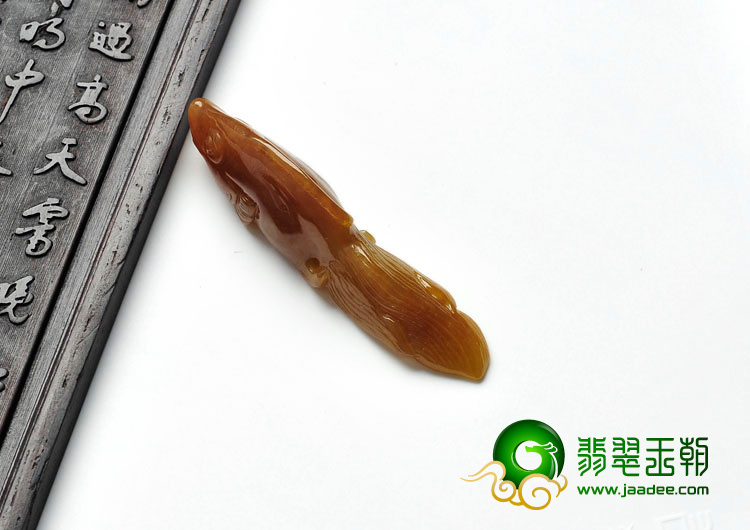 糯冰种黄翡缅甸翡翠金鱼挂件