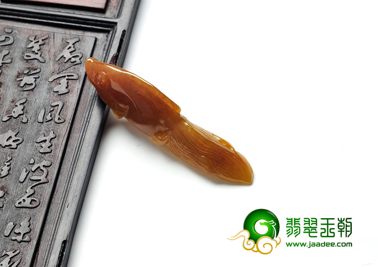 糯冰种黄翡缅甸翡翠金鱼挂件