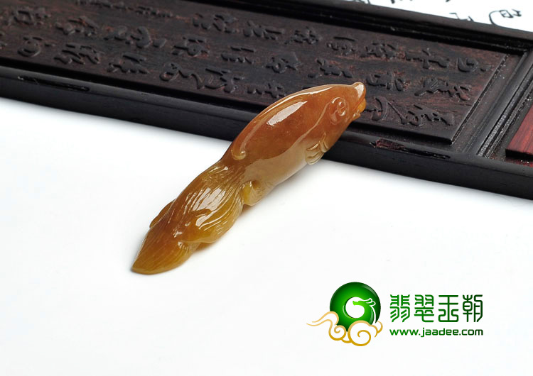糯冰种黄翡缅甸翡翠金鱼挂件