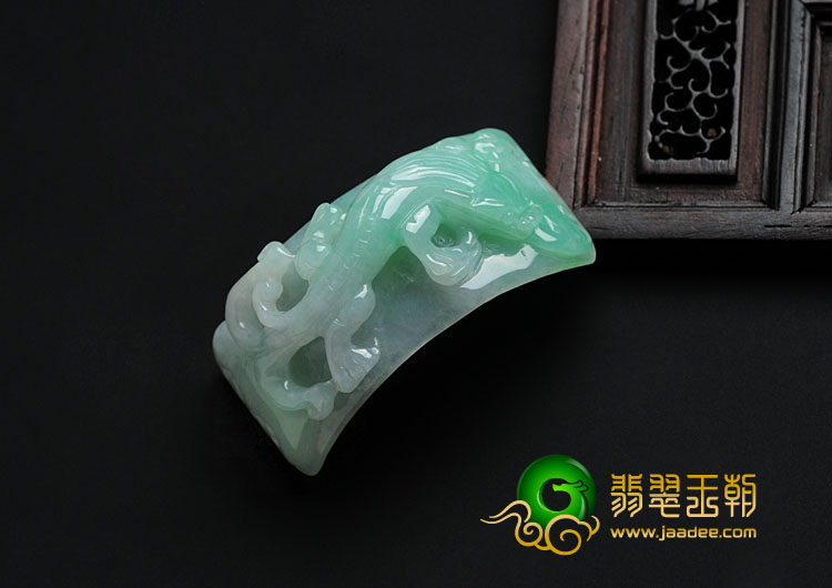 糯冰种豆色缅甸翡翠螭龙手环片/挂件
