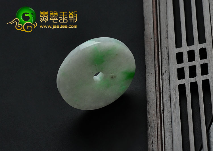 糯冰种飘翠缅甸翡翠平安扣挂件
