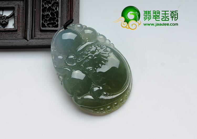 冰种晴水缅甸翡翠鱼龙挂件