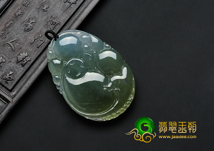 冰种晴水缅甸翡翠鱼龙挂件