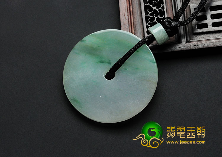 糯冰种飘绿花缅甸翡翠平安扣挂件