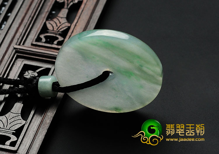 糯冰种飘绿花缅甸翡翠平安扣挂件