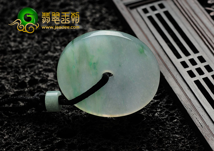 糯冰种飘绿花缅甸翡翠平安扣挂件