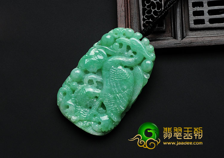 糯冰种豆色满绿缅甸翡翠一路连科挂件